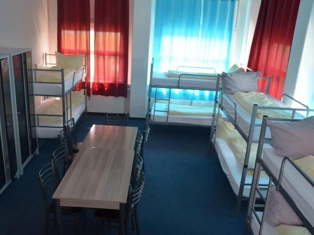 Budget Hostel *